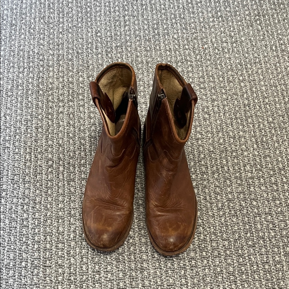 Frye Women’s Billy Short Ankle Boots in Cognac